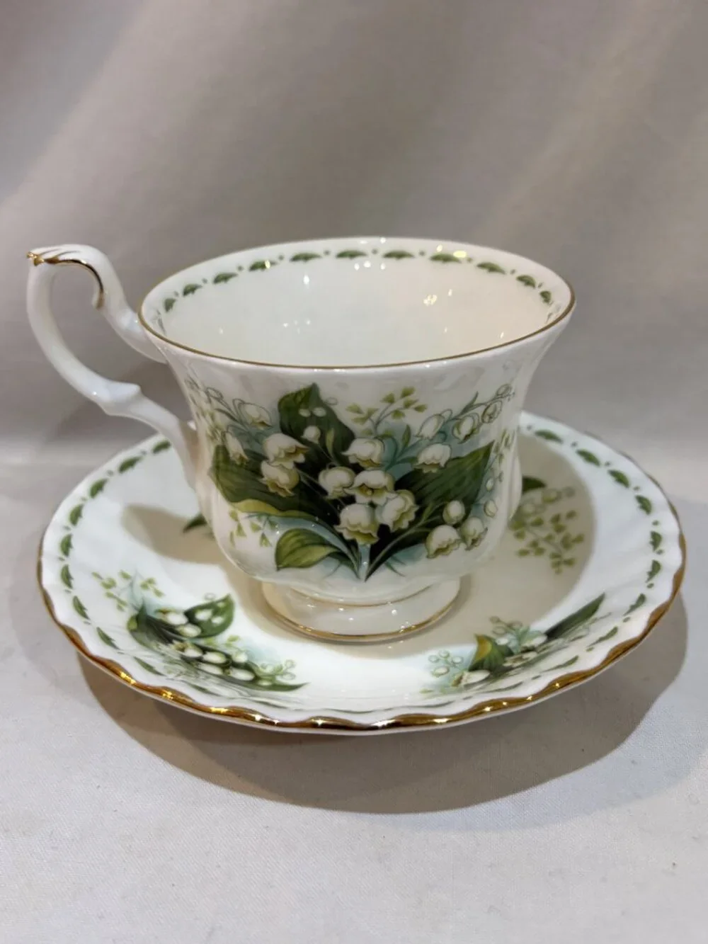 Royal Albert England Flower of the Month May Lily of the Valley Cup Saucer Set